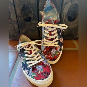 SeaVees Legend sneaker in floral. Size 10.